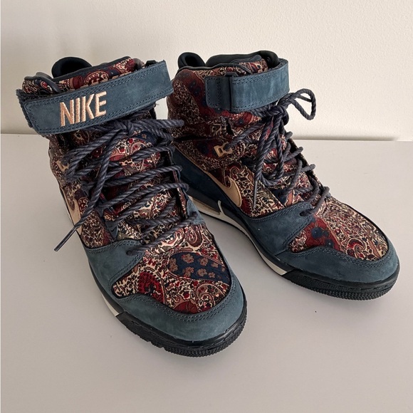 Nike Air Revolution Sky Hi Liberty - Picture 4 of 6